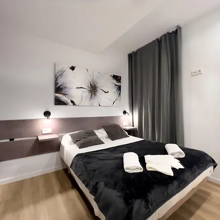 Mila I Local Rentss Apartment