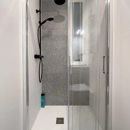 Mila I Local Rentss Apartman *