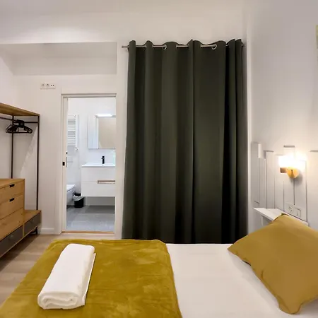 Mila I Local Rentss Apartman *